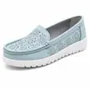 Directo de fábrica, nuevos mocasines planos de primavera/verano de talla grande, zapatos casuales huecos para mujer, mocasines, zapatos de suela de goma para mamá
