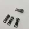 Nº 3 metal escuro brilhante puxador inferior tipo pistola pendurado em estoque peça de puxador de zíper fornecimento direto da fábrica de malas e roupas