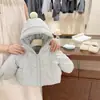 Chaqueta de algodón para niña 2026 invierno nuevo estilo moda con capucha cálido abrigo de algodón forro polar para bebé chaqueta de algodón engrosada top
