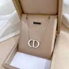 Europeu e Americano novo titânio aço simples personalidade CD letra colar temperamento feminino Coringa clássico nariz de porco corrente clavícula atacado