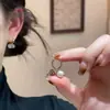Brincos de Pérola e Zircônia em Forma de Cruz, Estilo Novo Outono e Inverno, Luxo Leve, High-End, Versáteis e Elegantes para Mulheres, Brincos para o Dia a Dia