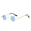 Nuevas gafas de sol vintage para hombres y mujeres, de tendencia europea y americana, de caja pequeña, transparentes, de lado estrecho, estilo océano.