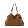 Bolsa de Ombro Retro para Commuter Outono e Inverno para Mulheres, Nova Bolsa Tote Tendência 2026 com Rebites, Bolsa de Mão de Grande Capacidade para Viagem