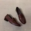 Mocasines retro de cuero estilo británico para mujer, sin cordones, sencillos y versátiles, con tacón grueso, punta redonda y un diseño casual