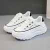 Sapatos femininos versáteis e simples para comércio exterior transfronteiriço, versão coreana de outono, respiráveis, que aumentam a altura, com sola grossa, tênis esportivos casuais, tênis, sapatos de estudante