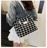 Bolso de Hombro de Gran Capacidad de Moda Coreano para Viajes Diarios 2025 Nuevo Bolso Tote para Chicas Bolso Tote de Hombro a Cuadros Comercio Exterior Transfronterizo