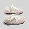 Zapatillas Rosa de Entrenamiento Moral para Mujer, Lindas y Feas, Verano 2025 Nuevo Malla Nicho Versión Coreana Versátil Casual Zapatos Blancos