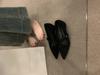 Sapatos Franceses de Salto Médio Alto em Camurça de Bico Fino para Mulheres 2025 Verão Elegantes com Saia Preto Salto Grosso Sapatos para o Dia a Dia