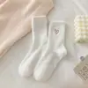 Calcetines de mujer hasta la pantorrilla Zhuji para otoño e invierno, calcetines de dormir simples con jacquard de terciopelo de visón con estampado de corazón, calcetines de invierno cálidos y gruesos
