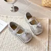 Sapatos Mary Jane de Verão Tecidos 2026 para Crianças, Sandálias para Bebês, Sapatos de Princesa para Meninas, Sapatos Vazados para Bebês de Boca Rasa