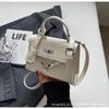 Bolsa pequena portátil elegante da moda para mulheres 2024 Nova bolsa mensageira estilo ocidental nicho popular para o dia a dia ombro bolsa Kelly