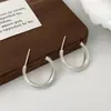 Pendientes Coreanos Sencillos, Ligeros, de Lujo y de Gama Alta, Geométricos Mate Escalonados, Diseño de Nicho Versátil y Pendientes Personalizados para Ropa de Trabajo
