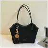 Nova bolsa tote estilosa e moderna para mulheres em 2026, apresentando um design minimalista, uma vibe descontraída e um visual chique e moderno