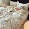 Conjunto de cama de quatro peças A-class em veludo de leite, fresco e simples, para outono e inverno, quente e espesso, veludo coral dupla face, conjunto de três peças de desenho animado