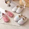 Sandalias para Niñas 2026 Verano Nuevos Zapatos Bordados Estilo Chino con Correa Única Flor de Encaje Zapatos de Princesa Zapatos Hanfu