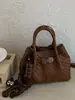 Bolso de mano tejido de estilo coreano de alta moda para mujer, otoño temprano 2026, bolso tote pequeño, bolso de hombro tipo cubo elegante y simple