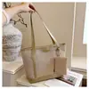 Bolsa de Ombro Grande e Elegante para o Trabalho Feminino Outono 2026 Nova Bolsa Simples de Ombro Alta Aparência Estilo Coreano Bolsa Tote