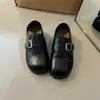 Zapatos de cuero estilo retro relajado con puntera redonda y hebilla metálica, colección otoño 2026, antideslizantes, color liso, casual, zapatos de cuero bajos de corte profundo para ir al trabajo