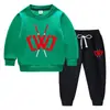 Traje de suéter para niños otoño e invierno 2023 estilo occidental nuevo traje cálido de invierno acolchado de terciopelo de manga larga para niños grandes