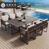 Mesa e Cadeiras para Terraço de Pátio de Villa Rattan à Prova d'Água e de Sol Mesa Longa de Hotel B&B Mesa de Jantar ao Ar Livre Cadeira de Rattan Conjunto de Três Peças