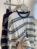 Camiseta Listrada Color Block Elegante de Manga Longa com Gola Redonda para Mulheres, Blusa Casual Estilo Coreano com Proteção Solar, Top Básico para Mulheres A13827