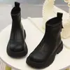 Botines para niña 2026 otoño e invierno nuevo modelo botas sencillas versátiles de suela blanda para niños con forro de felpa, botas de algodón de doble capa, botines Chelsea, botas Martin