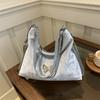 Mochila de Mujer de Gran Capacidad Suave Estilo Casual 2024 Nueva Llegada Mochila de Hombro Simple de Dumpling con Mariposa Bordada a la Moda