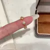 Anel de Flor de Trevo de Quatro Folhas com Zircônia de Luxo Leve Estilo Francês para Mulheres, Novo Design de Nicho, Anel Versátil Simples Ajustável para Dedo Indicador