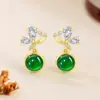 Pendientes de Esmeralda con Forma de Mariposa Estilo Chino con un Ambiente Noble y Elegante, Populares en Redes Sociales, Pendientes de Diseño de Nicho de Lujo Ligero