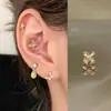 Colección de ear cuffs de trébol de cuatro hojas brillantes, pendientes de titanio médico con tornillo de circonita para mujer, cuidado de perforaciones, ear cuffs de lujo ligero