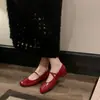 Versão em pele de ovelha do Mary Jane feminino coreano de nicho estilo francês 2026 novo estilo bico fino salto grosso sapatilhas, perfeito para combinar com saias e criar um look chique e profissional