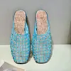 Design de Nicho Verão 2026 Novo Estilo Bico Quadrado Vazado Rede Peixe Slip-On Rasteirinhas Macias com Solado de Gel Fechadas para Mulheres
