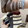 Calcetines de Mujer de Otoño Estilo Nuevo Calcetines Holgados Calcetines a Rayas Azules y Marrones de Media Pantorrilla Versátiles Zapatos Ken Calcetines Largos Calcetines Zhuji