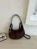 Bolsas de nicho com senso de design transfronteiriço para mulheres, nova bolsa tote retrô estilosa, grande capacidade, versátil, de ombro único, transversal, moderna