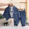 Conjunto Jeans Masculino Primavera e Outono Estilo Coreano Jaqueta de Manga Longa Calça Conjunto de Três Peças Roupa Casual Estilosa para Bebê