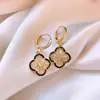 Pendientes de Trébol de Cuatro Hojas de la Suerte, Elegantes y de Moda, Pendientes Pequeños de Estilo Fragante, Diseño de Nicho, Lujo Accesible y Pendientes de Alta Gama para Mujer