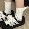 Calcetines de Lunares Blancos, Calcetines de Algodón Puro para Mujer con Borde Enrollado y Estilo Holgado, Calcetines Suaves y Esponjosos de Media Pantorrilla, Versátiles Calcetines para Mujer Estilo Japonés