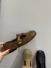 2026 Sapatos de Salto Baixo com Sapatilhas Mary Jane de Outono Saia Feminina Bico Quadrado Retrô Sapatos Pequenos de Couro com Tira Novo Estilo Marrom