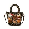 Bolso de Felpa con Estampado de Leopardo de Nicho Súper Popular para Mujer, Bolso Cruzado Versátil Popular de Otoño e Invierno, Bolso Cubo de Mensajero de Dibujos Animados Lindo