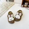 Tamancos Fofos Estilo Birkenstock de Desenho Animado para Meninas, Uso ao Ar Livre, Novo Modelo Primavera 2026, Sapatos Birkenstock Confortáveis com Solado Grosso
