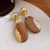 Pendientes de borla con carcasa de madera marrón transfronterizos europeos y americanos, pendientes de estilo vintage Maillard, pendientes de mujer de lujo ligero de alta gama