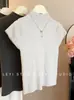 Design Elegante e Puro de Caimento Justo com Mangas Curtas Volantes e Gola Meia-Alta em Tricô, Novo para a Primavera, Estiloso e Emagrecedor, Top Casual Simples