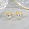 Brincos de Rena com Strass em Formato de Coração Inspirados em Design para Mulheres, Brincos de Estilo de Luxo Leve de Nicho, Novo Modelo de 2022