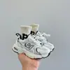 Mocassins Casuais Respiráveis para Meninos 2026 Primavera/Outono Novos Tênis Esportivos de Malha para Crianças Tênis Pai Versátil com Letras para Meninas