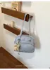 Mochila Vintage en Relieve para Mujer 2026 Nueva Mochila Versátil para Viajar al Trabajo con un Toque de Lujo y Bolso Cruzado Multifuncional de un Solo Hombro