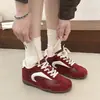Zapatos Casuales Deportivos Retro para Mujer Primavera y Otoño Punta Cuadrada Cómodos Tacón Oculto Bloqueo de Color Nuevo Superficie de Cuero Zapatos de Entrenamiento Alemanes 2026 Modernos