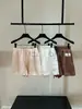 AMANHÃ Coleção Liquidação ANN Sem Devoluções ou Trocas Treze Fileiras Roupas Femininas Liquidação Preço Especial para Itens em Estoque