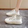 Tênis Branco com Estampa de Grou Pillow 2026 Primavera Novo Popular com Solado Grosso para Mulheres, Versão Coreana, Casual para Novos Estudantes, Aumentador de Altura para Corrida