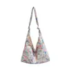 Bolsa de lona de gran capacidad para mujer, nuevo modelo 2026, estilo commuter de alta gama, estampado floral dulce, bolso tote de un solo hombro para llevar debajo del brazo