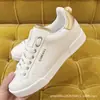 Tênis Casuais Esportivos D de Couro Genuíno de Alta Qualidade para Homens Tendência Sapatos Baixos de Couro para Homens Sapatos de Couro de Comércio Exterior Tendência Feminina